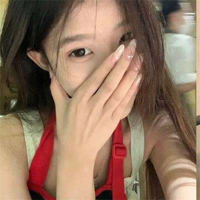 深深腥红
